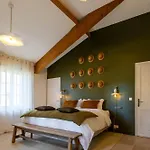 Maison Girardine בית הארחה
