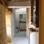 Maison Girardine בית הארחה