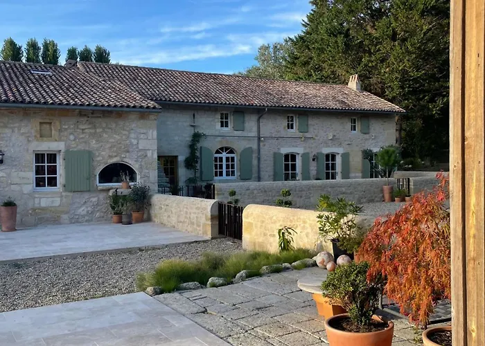 Maison Girardine بيت ضيافة 3*