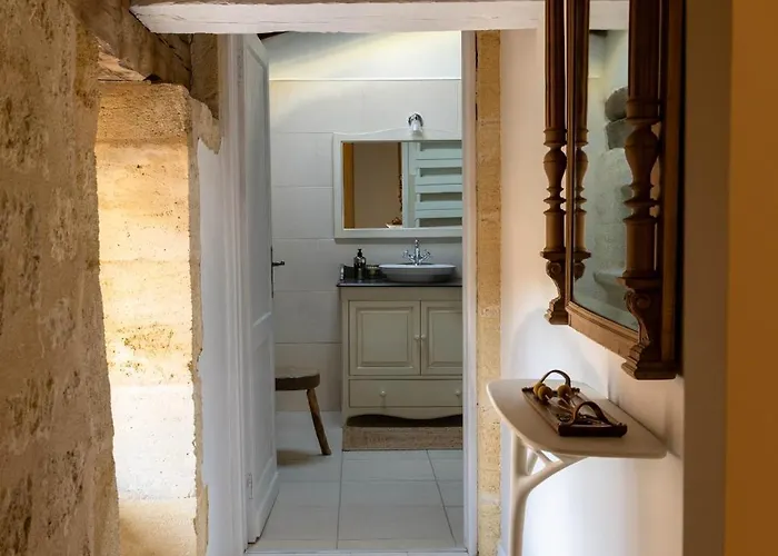 Maison Girardine بيت ضيافة